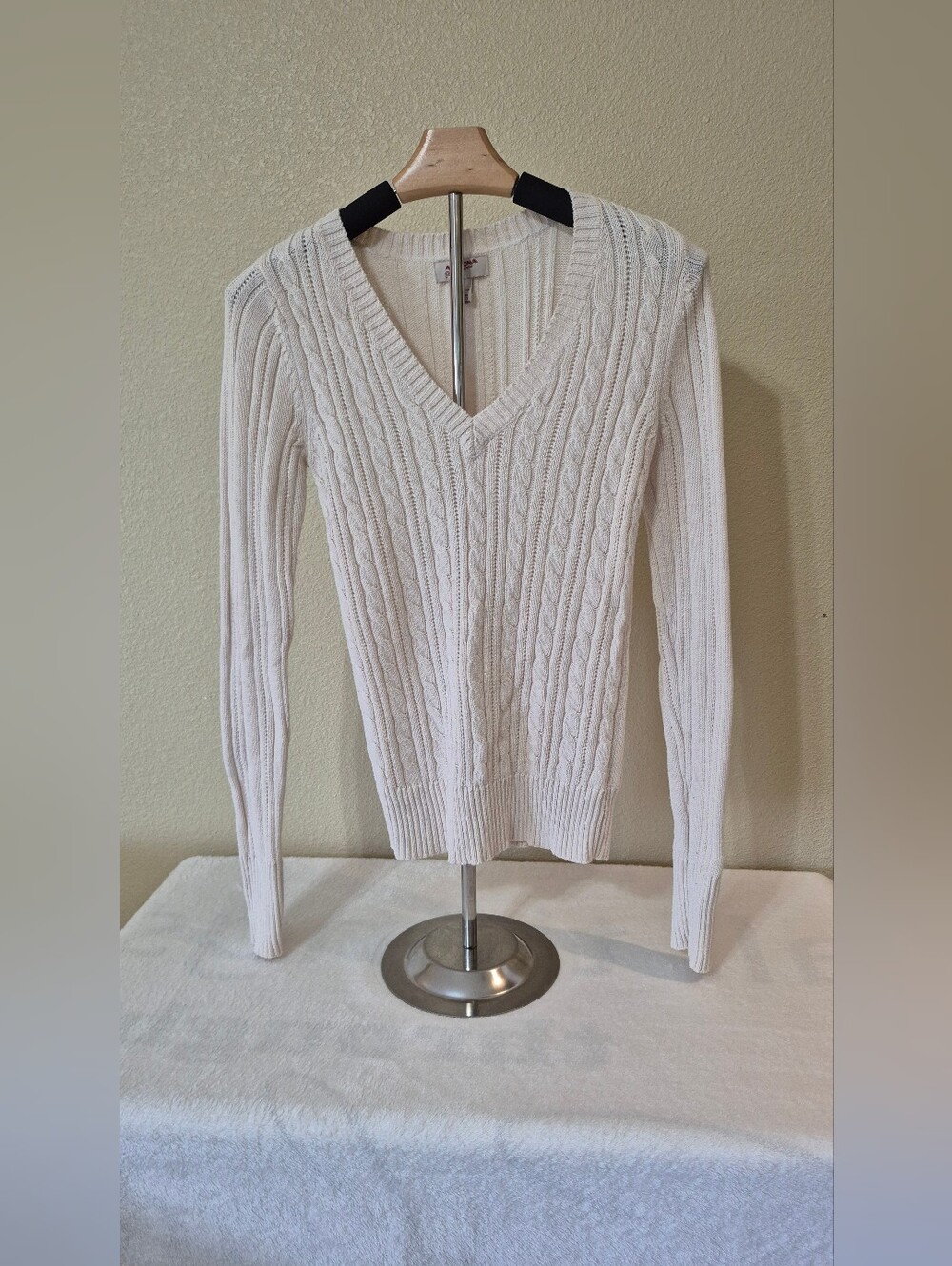Arizona Jean Company Cream Cable Knit V-Neck Sweater